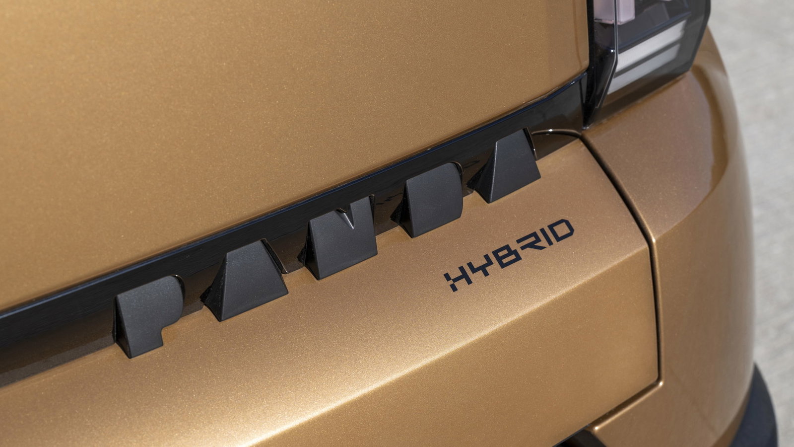 Fiat Grande Panda Hybrid - rear detail